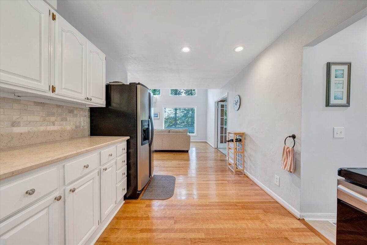 Land Listing Agent Photo