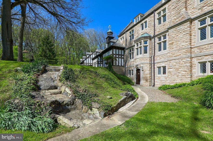 Land Listing Agent Photo